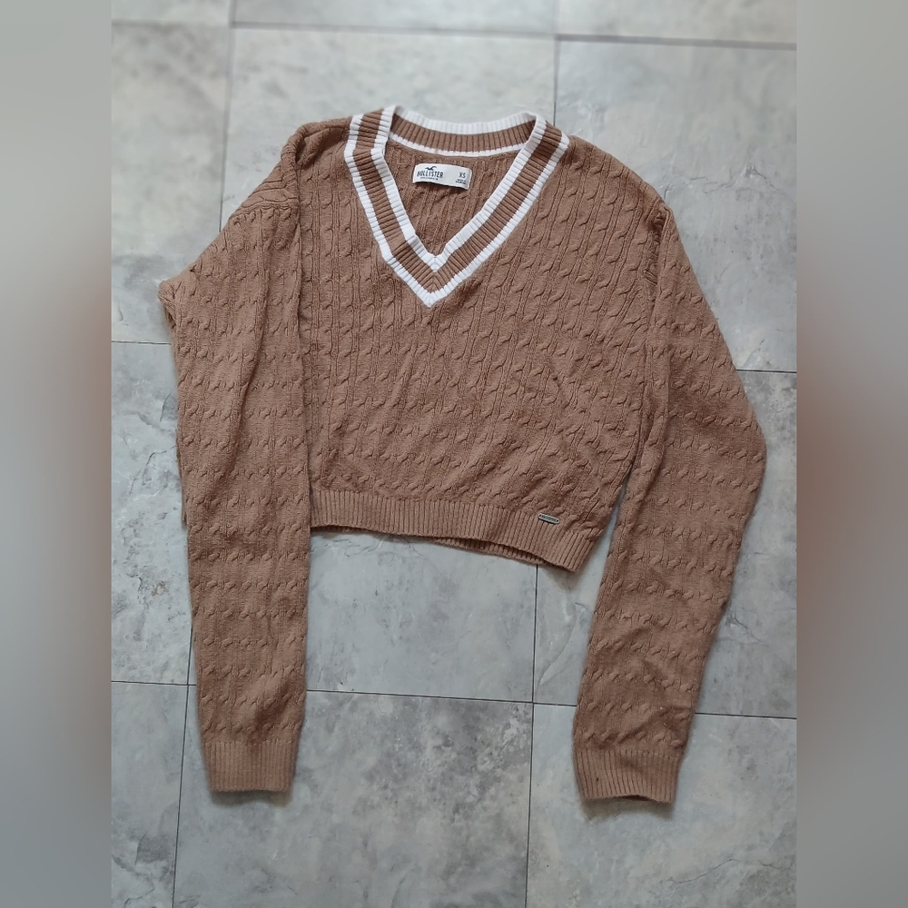 Hollister XS Camel V-Neck Sweater